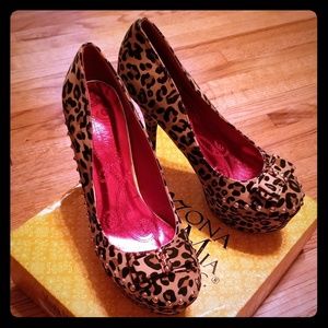NIB Studded platform leopard stiletto heels 🐆